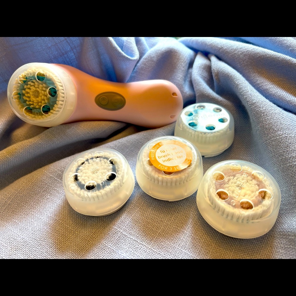 💥FREE SHIPPING💥 Clarisonic facial cleansing system